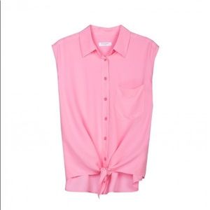 Equipment sleeveless blouse